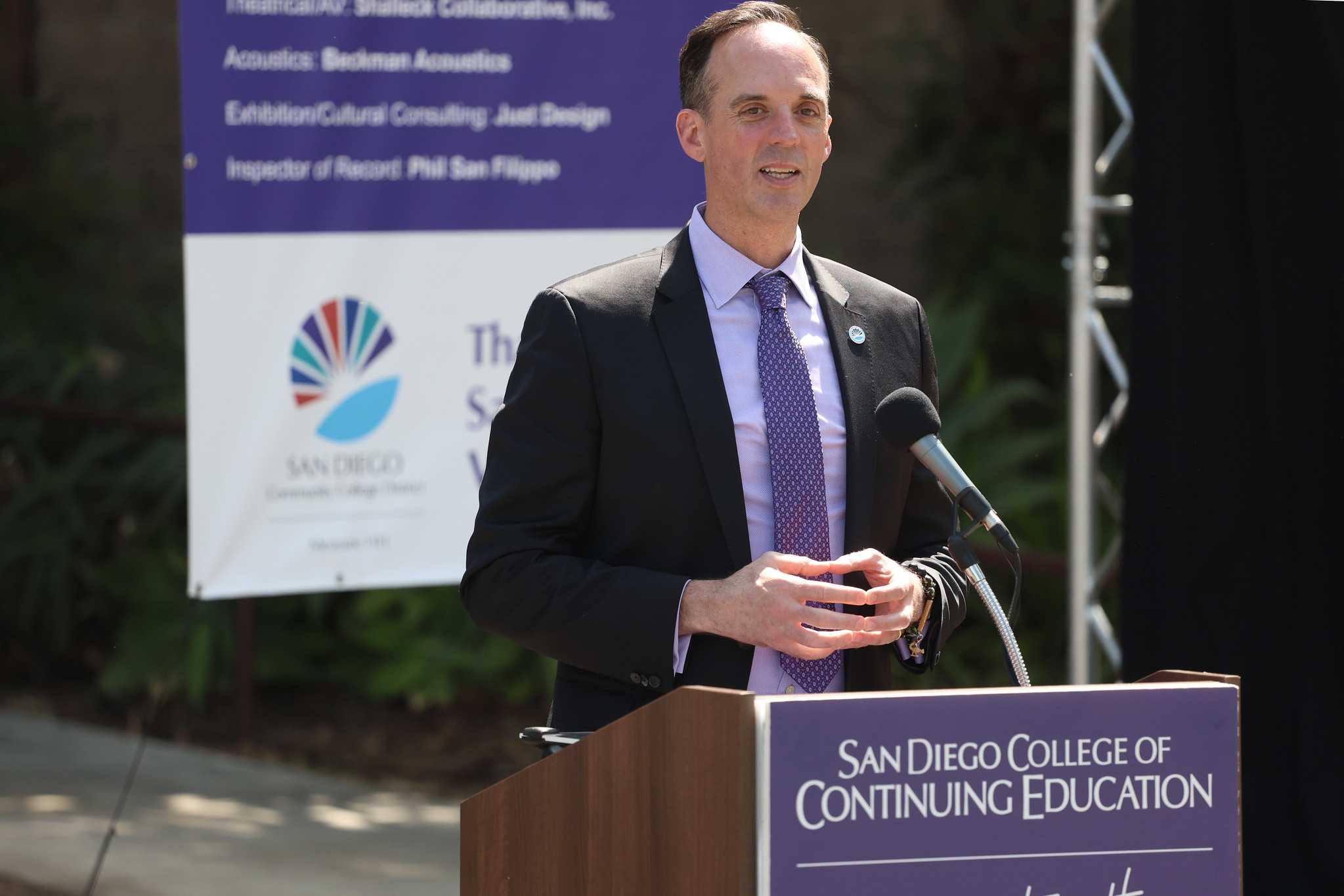
Chancellor Gregory Smith speaks at a podium.
